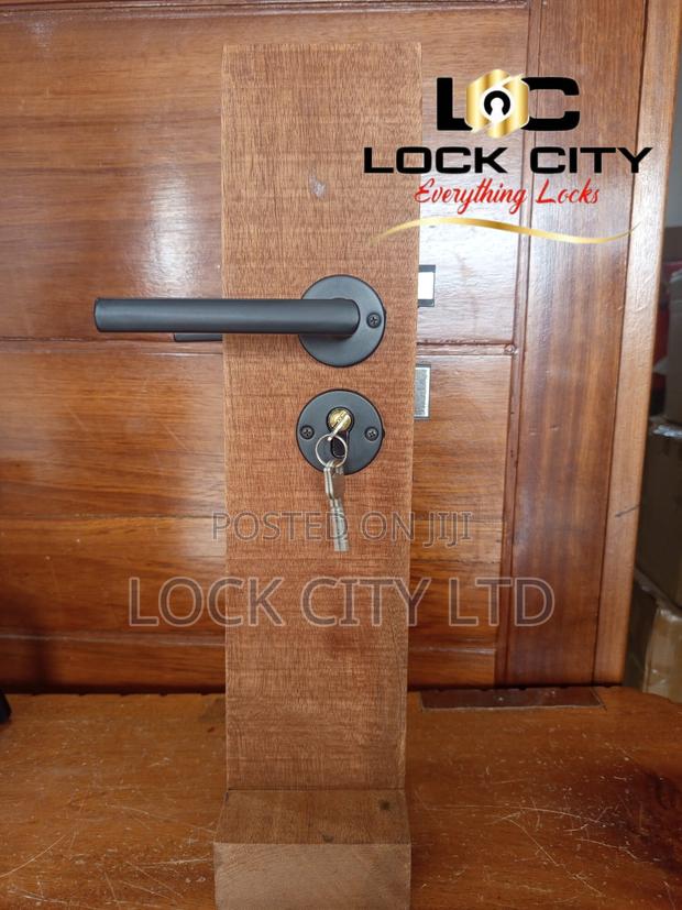 Black Rose Handle - main view