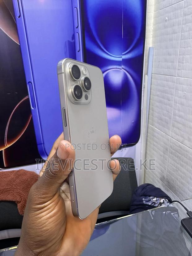 Apple iPhone 15 Pro Max 256 GB Silver - thumbnail 2