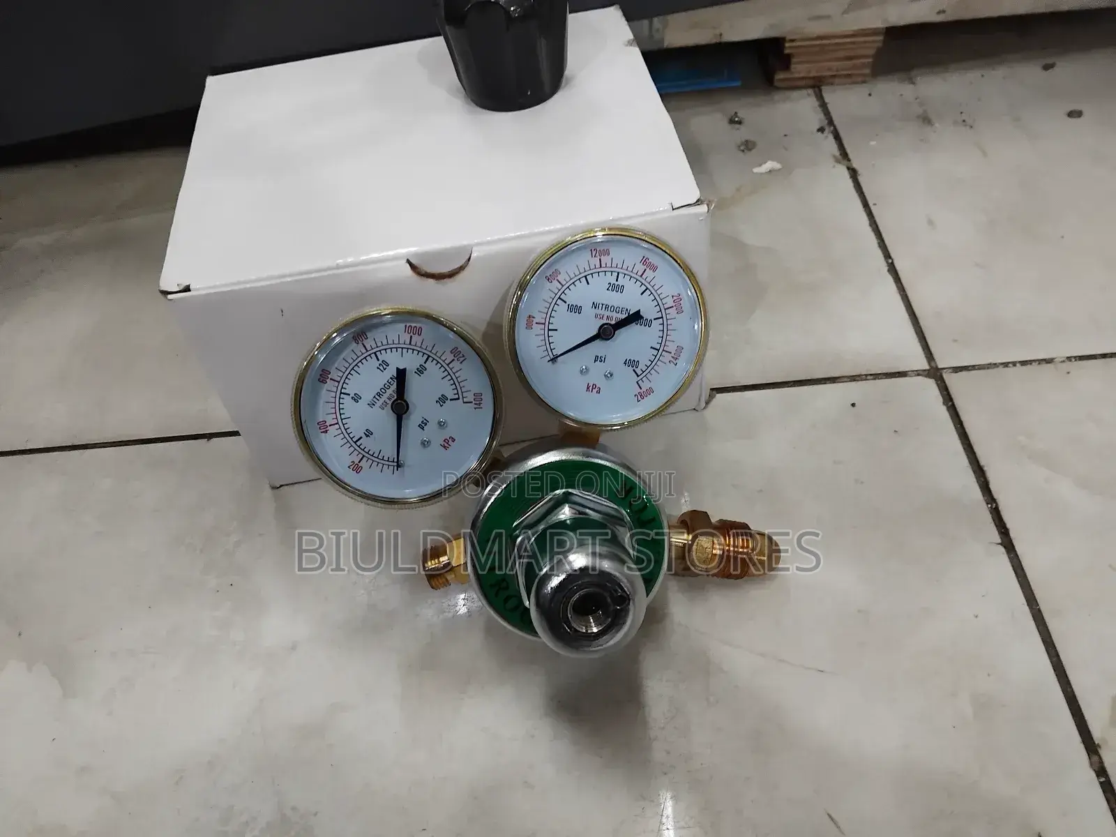 Adjustable Nitrogen Gas Flow Regulator for Industrial Use