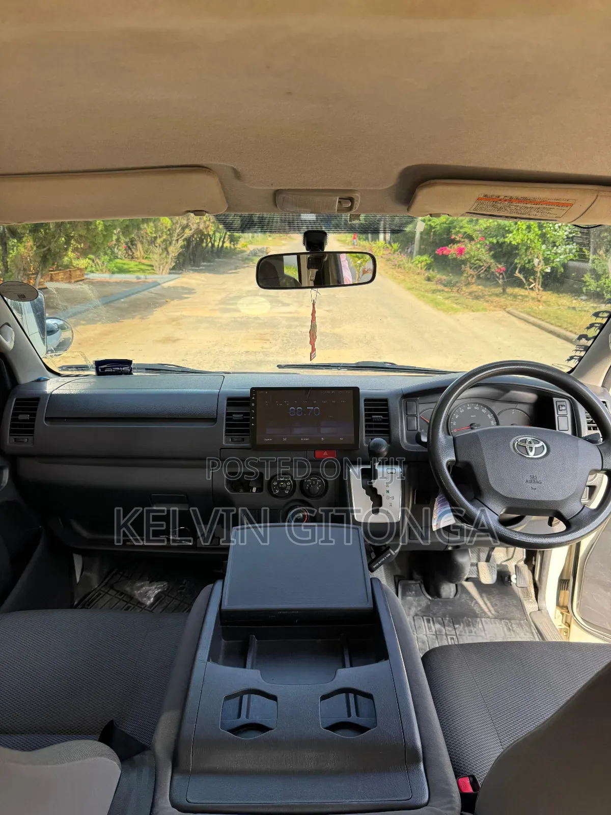 Toyota HiAce 2015 White