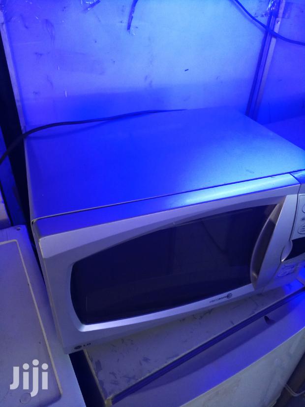 LG Microwave Oven - thumbnail 4