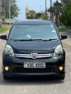 Toyota ISIS 2015 Black