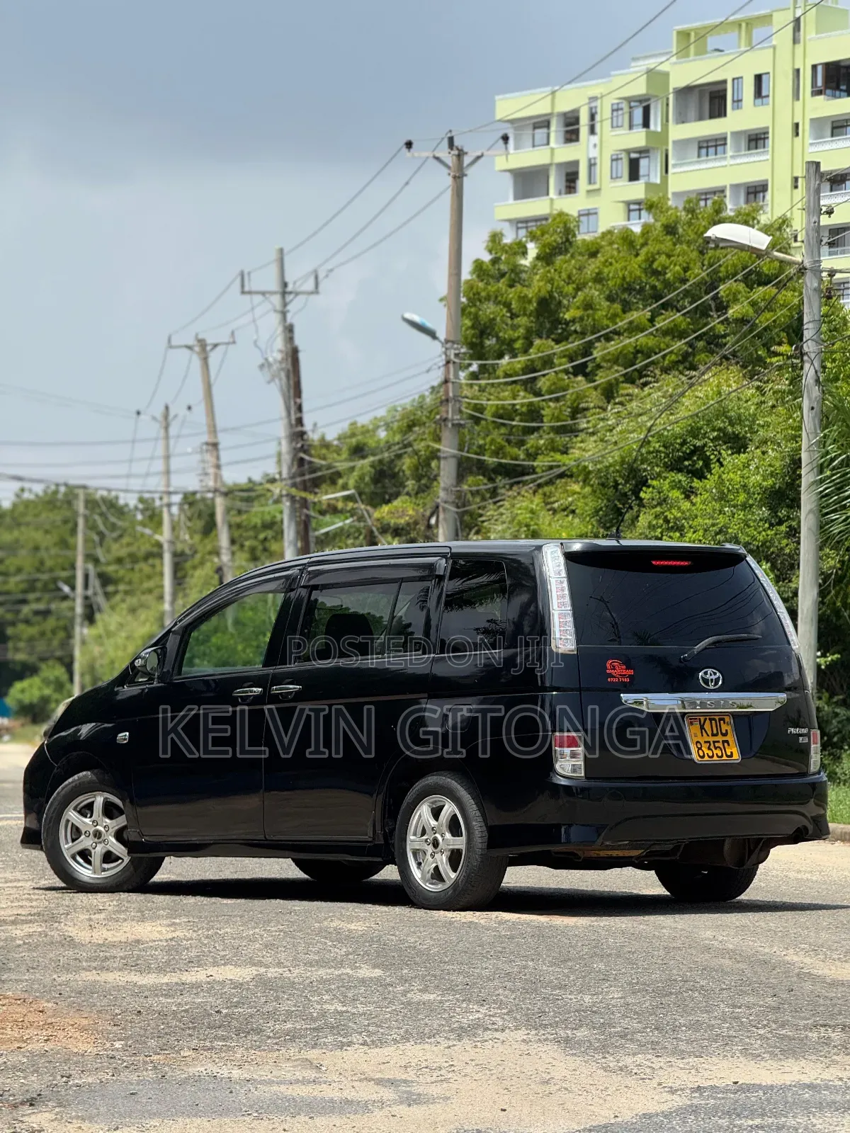 Toyota ISIS 2015 Black