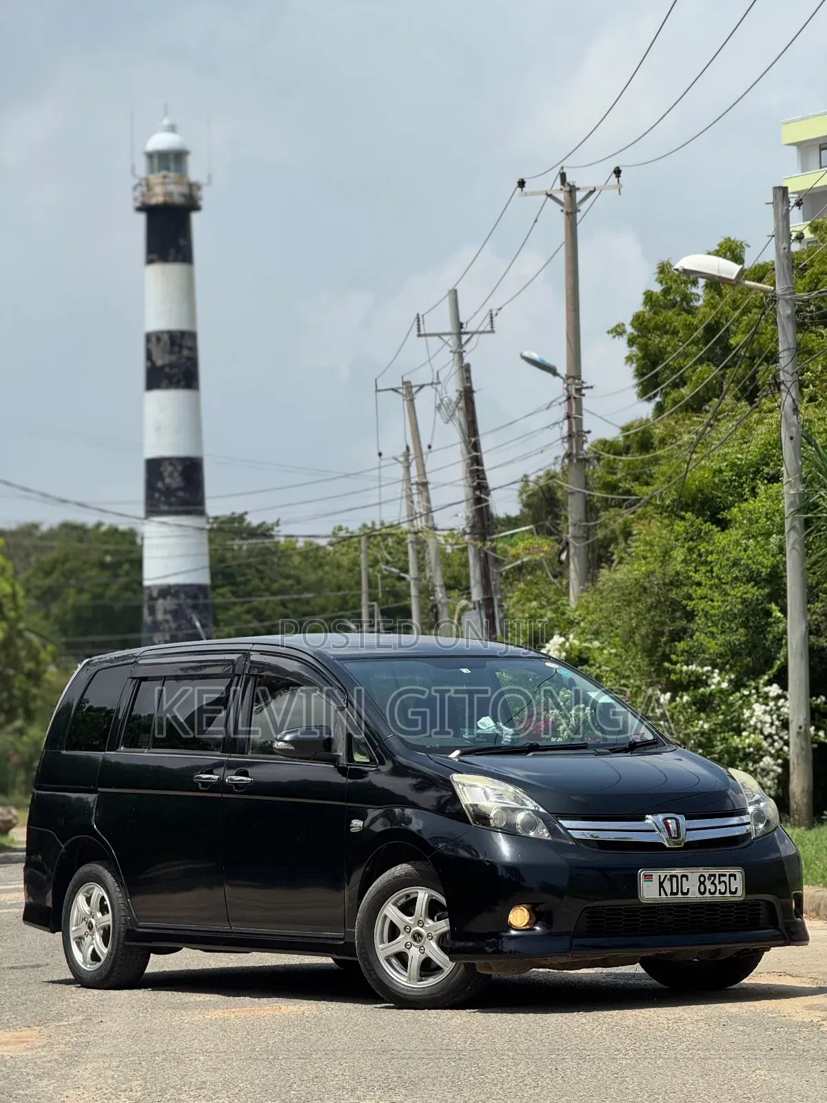 Toyota ISIS 2015 Black
