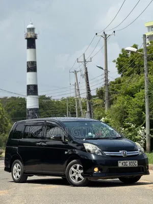 Toyota ISIS 2015 Black