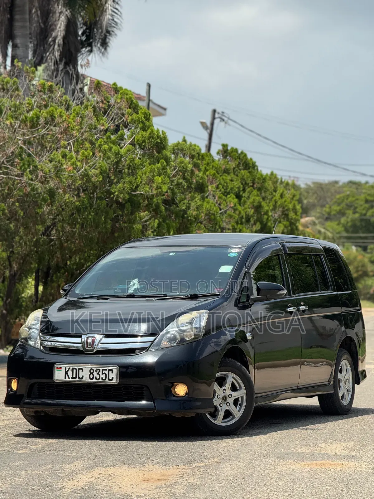 Toyota ISIS 2015 Black