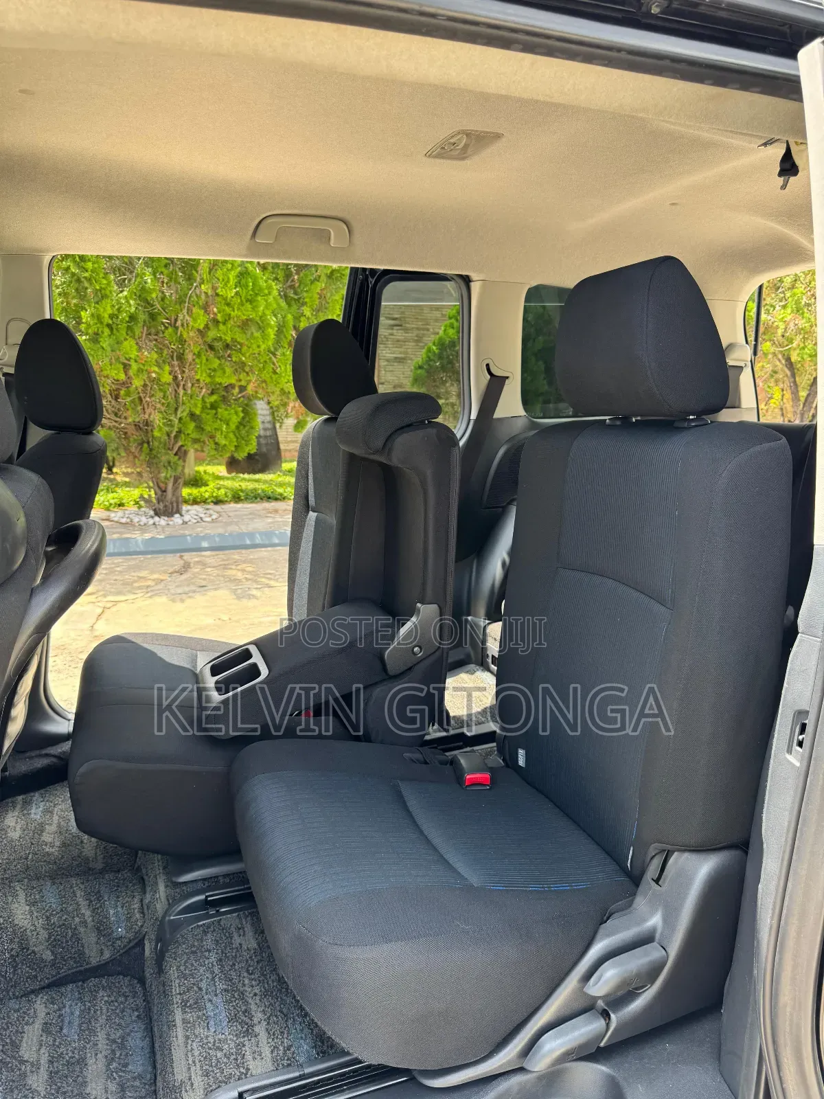 Toyota ISIS 2015 Black