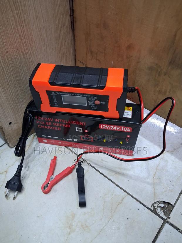 12v Smart Battery Charger - main view