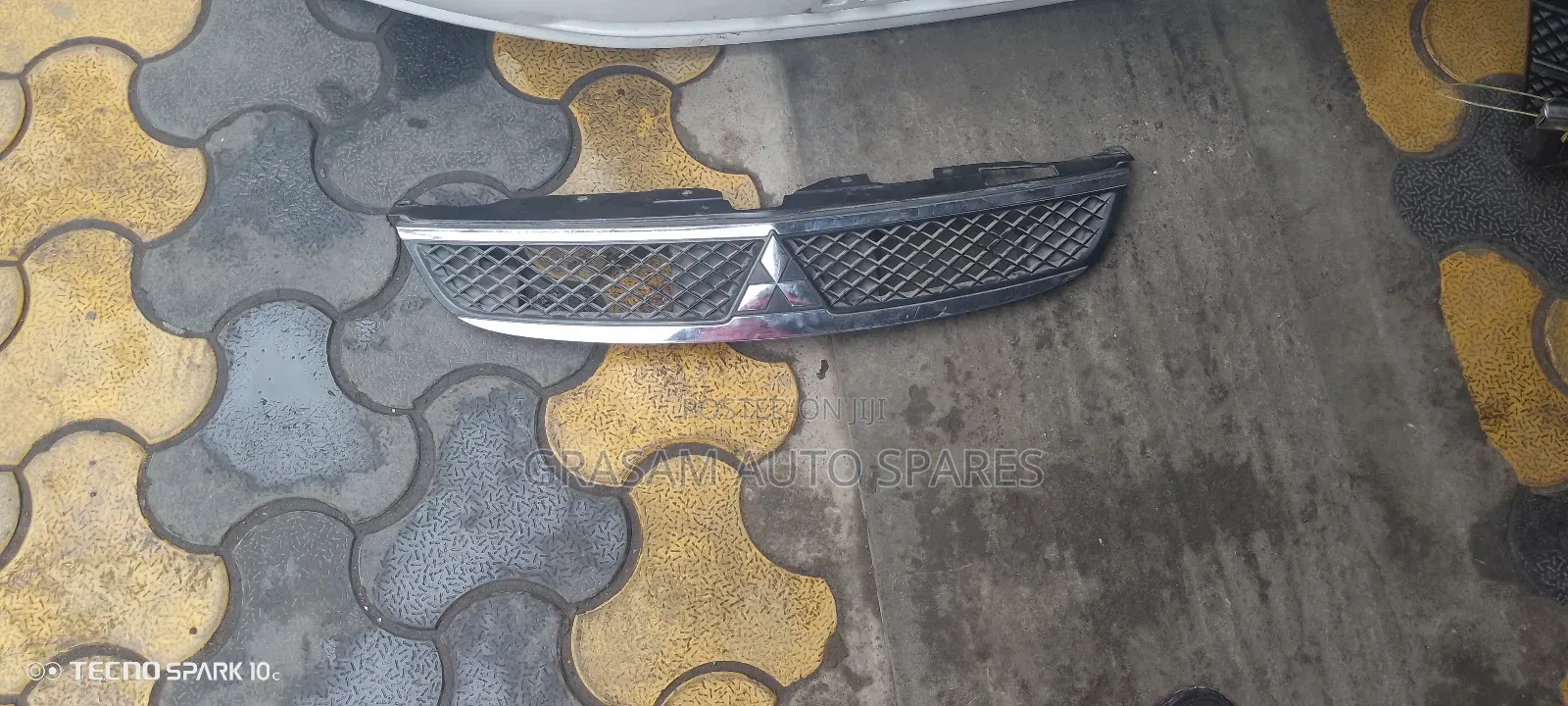 Mitsubishi Colt Grill