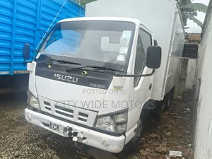 Isuzu NKR 2015