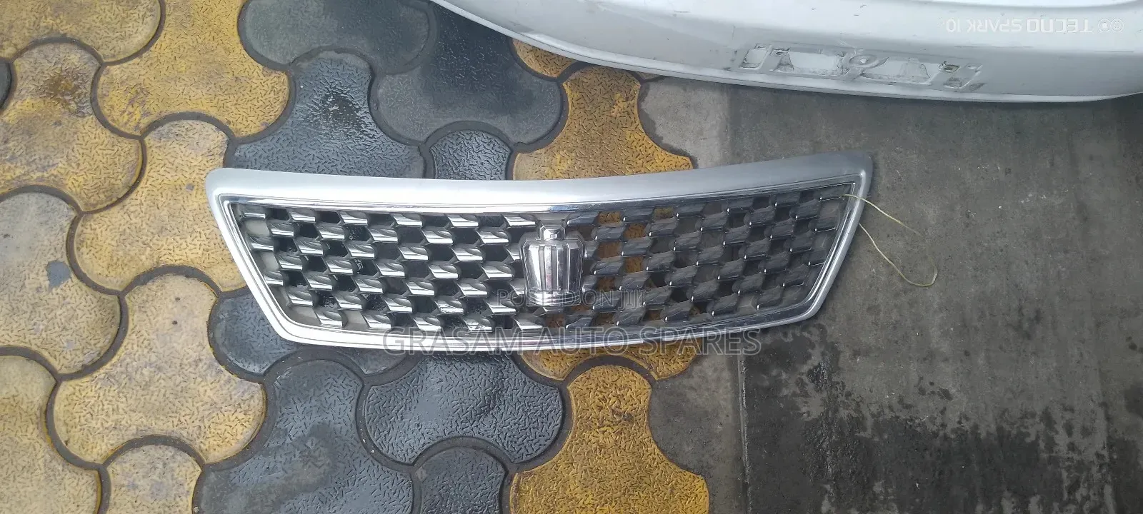 Toyota Crown Athlete 2012 Grill