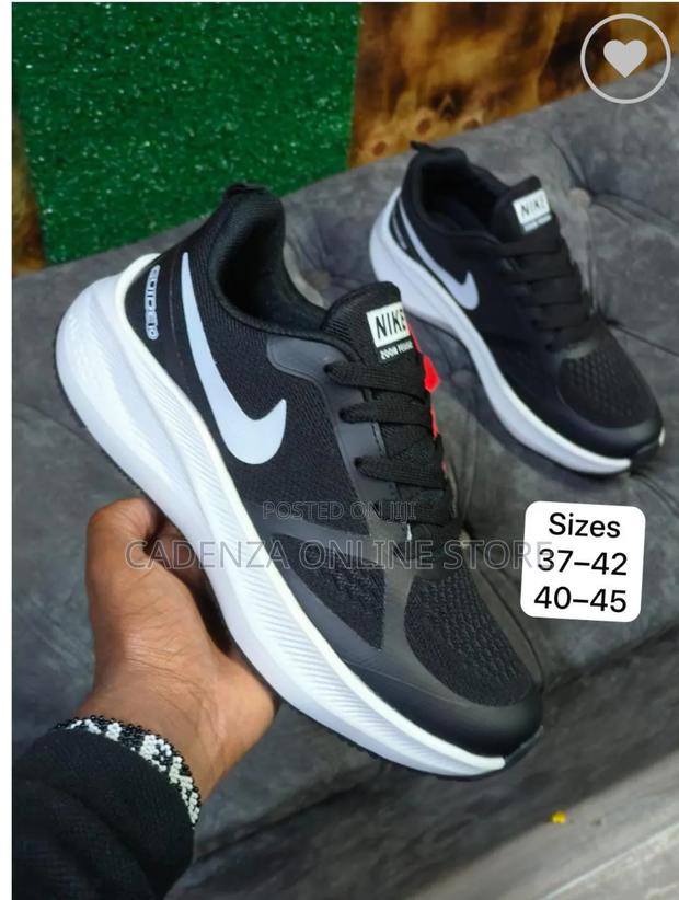 Zoom Trainers Fully. Restocked - main view