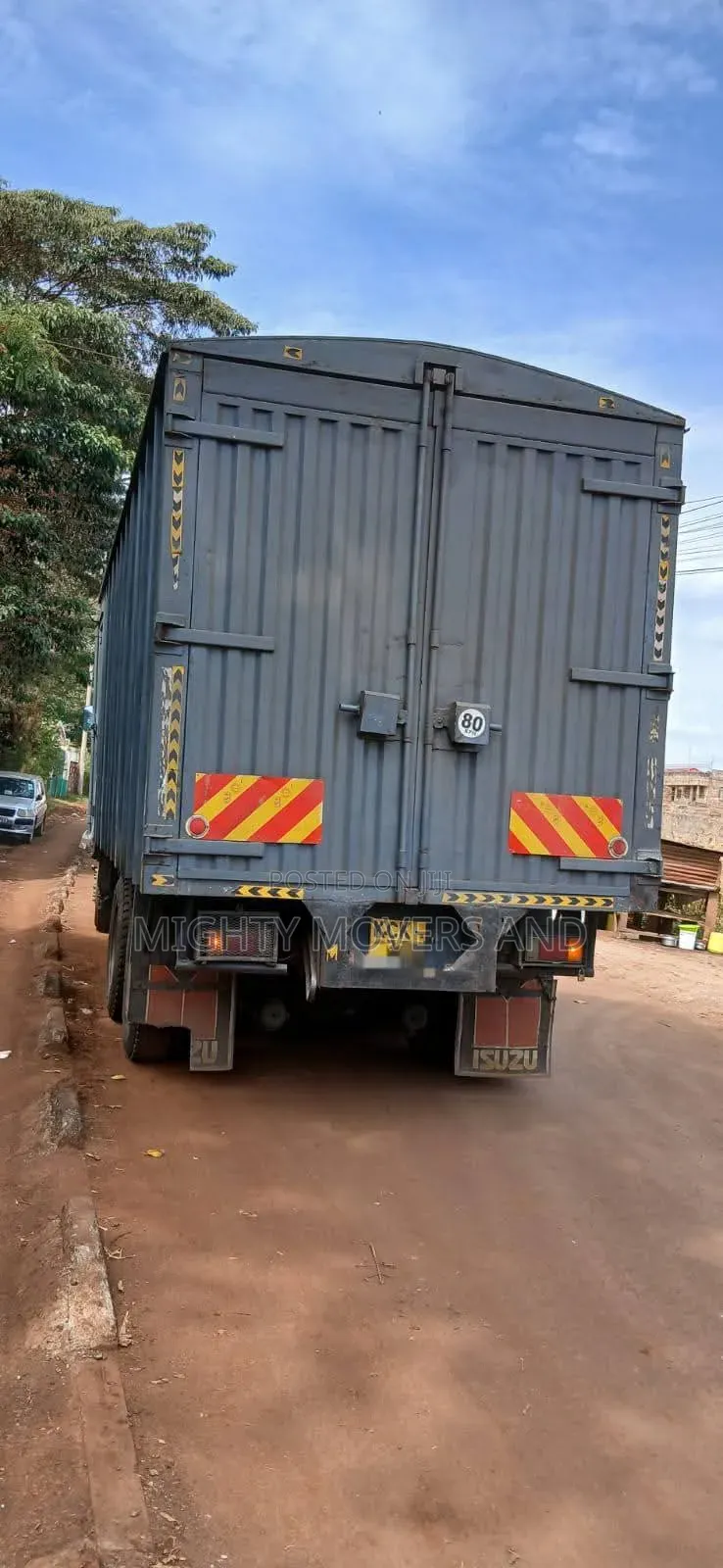 Ten Wheeler Accessible for Logistic Services