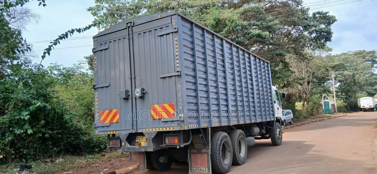 Ten Wheeler Accessible for Logistic Services