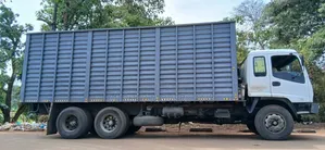 Ten Wheeler Accessible for Logistic Services
