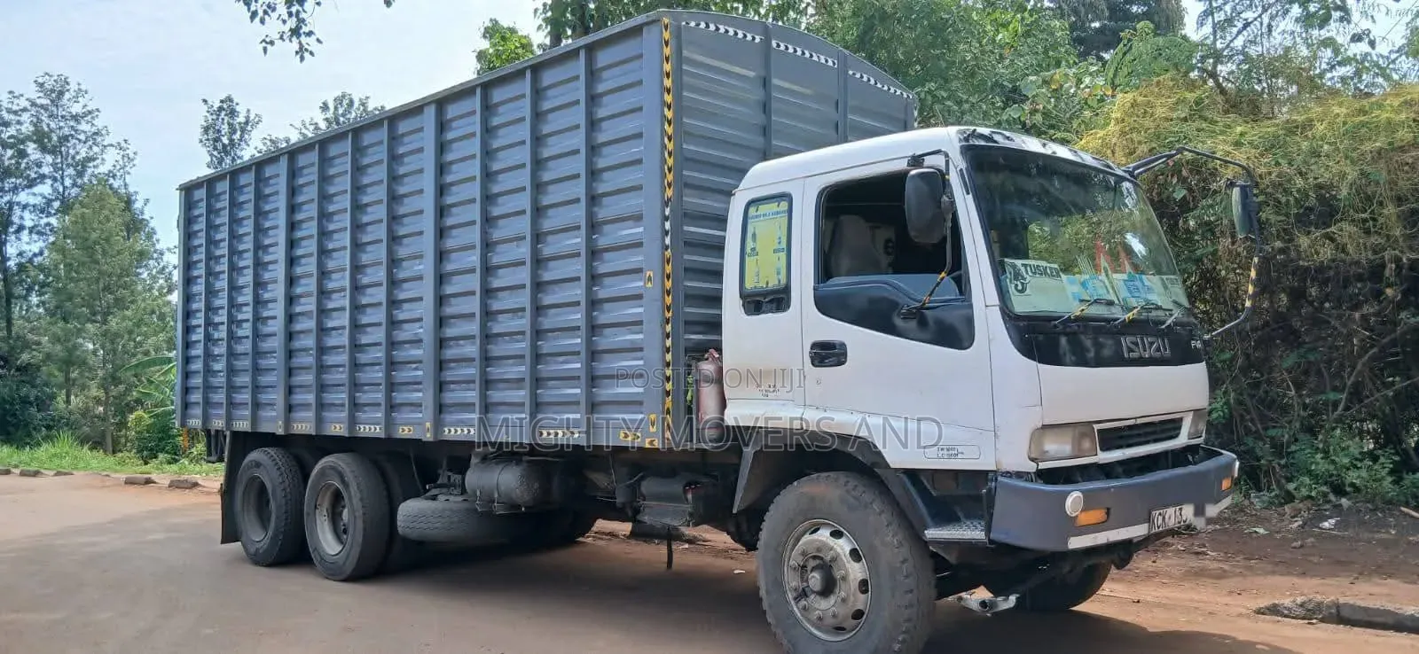 Ten Wheeler Accessible for Logistic Services