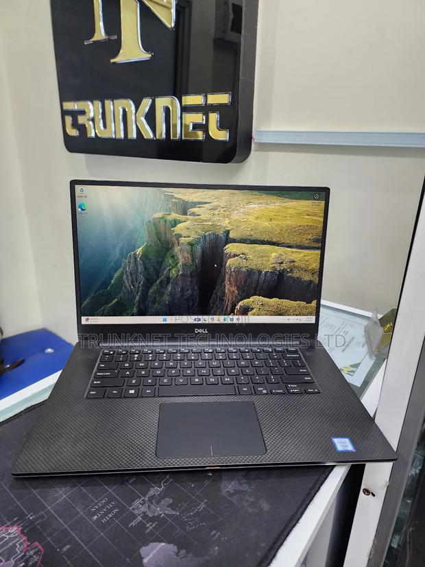 Laptop Dell Precision 5530 16GB Intel Xeon SSD 512GB