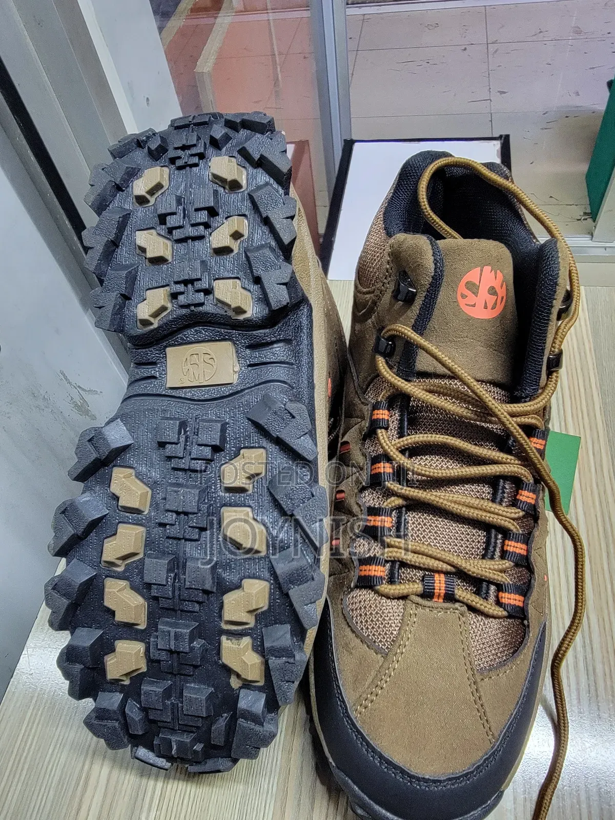 **Skyview Hiking Boots Sky View