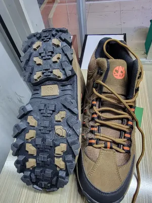 **Skyview Hiking Boots Sky View