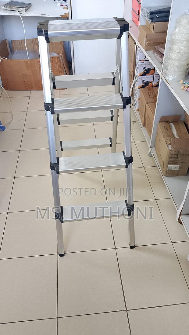 Portable, Foldable Aluminum Step Ladder (Upto 150kg)
