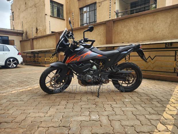 KTM 2022 Black - main view