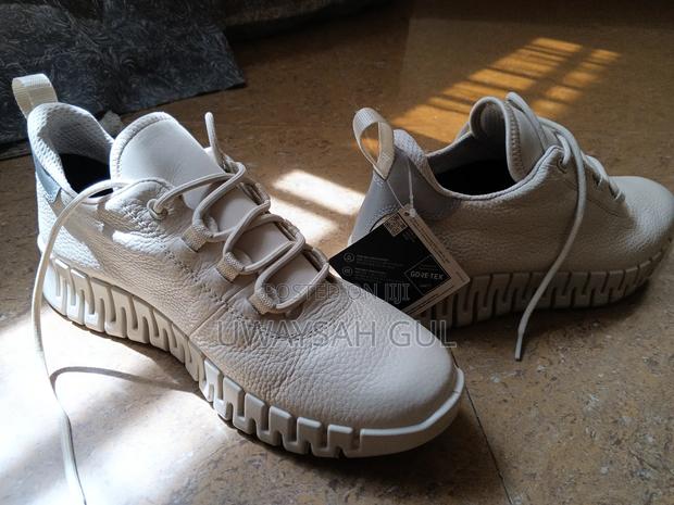 Title: Original Ecco Gore-Tex Sneakers Size 39 - main view