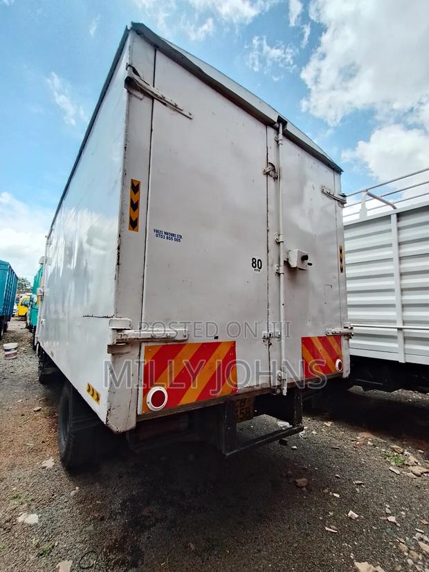 Mitsubishi Fuso KCB 335b - thumbnail 4