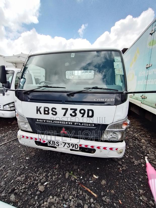 Mitsubishi Hd Canter 2011 - main view