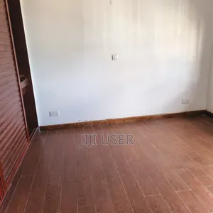 5bdrm Maisonette in Parklands for rent