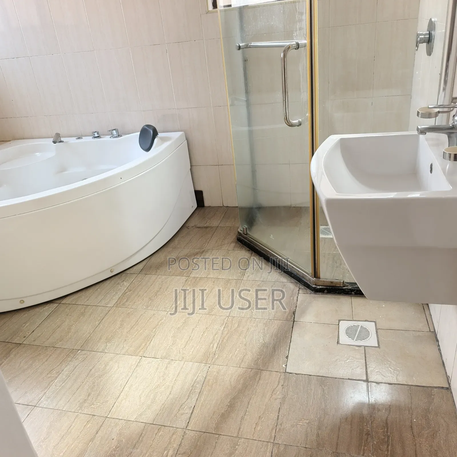 5bdrm Maisonette in Parklands for rent