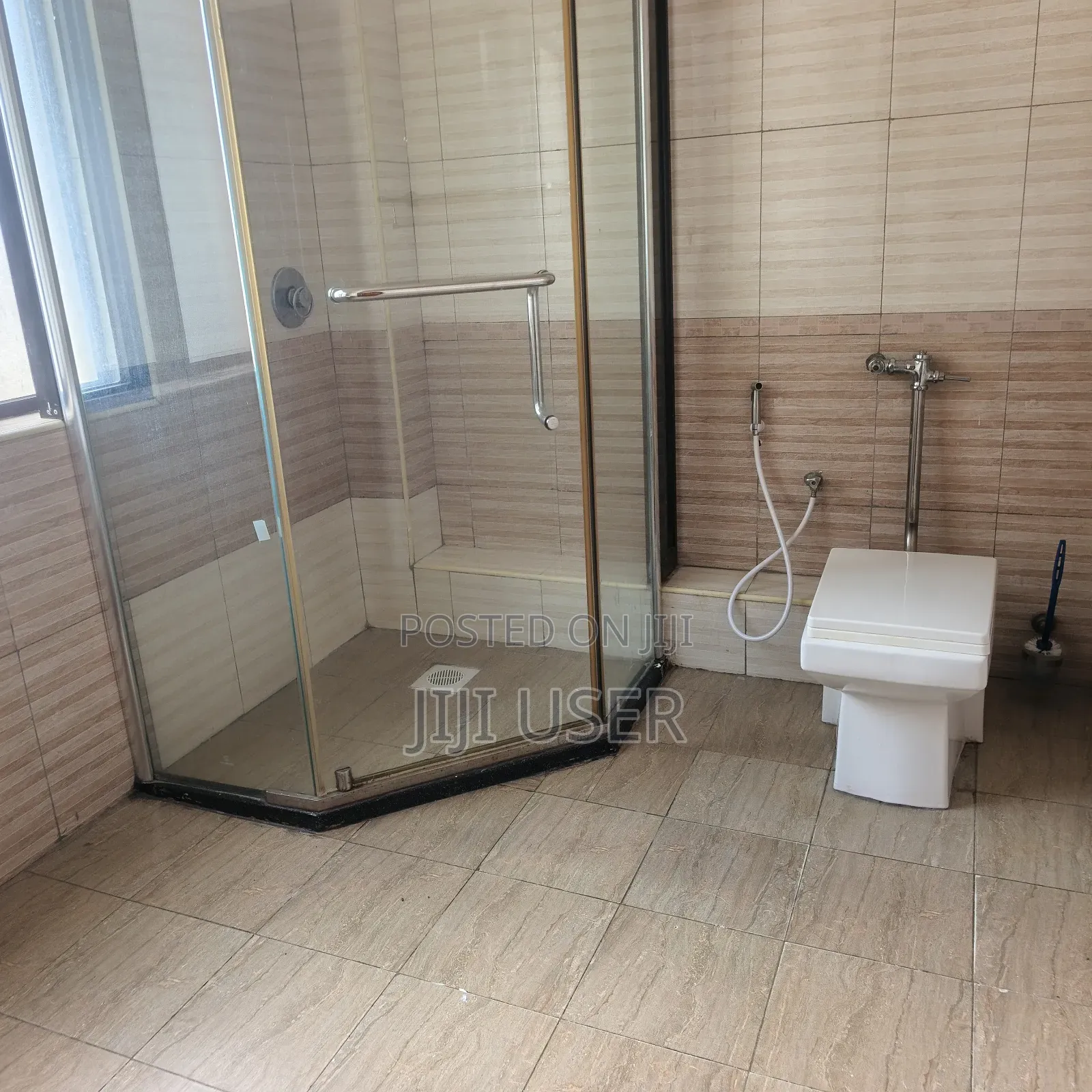 5bdrm Maisonette in Parklands for rent