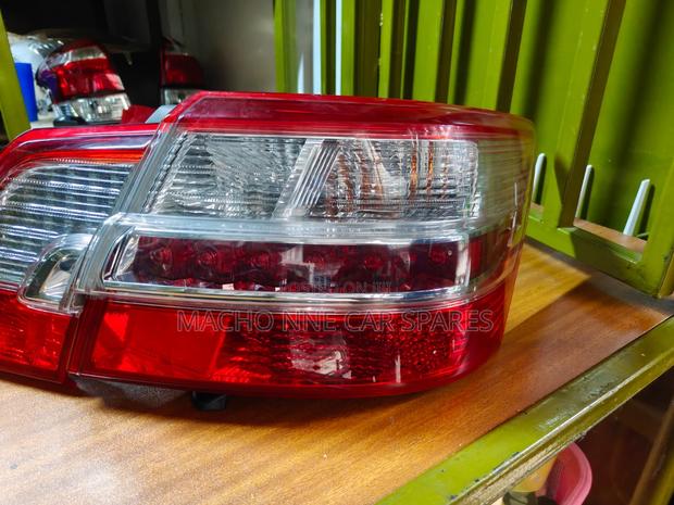 Toyota Premio 265 Taillight - thumbnail 2