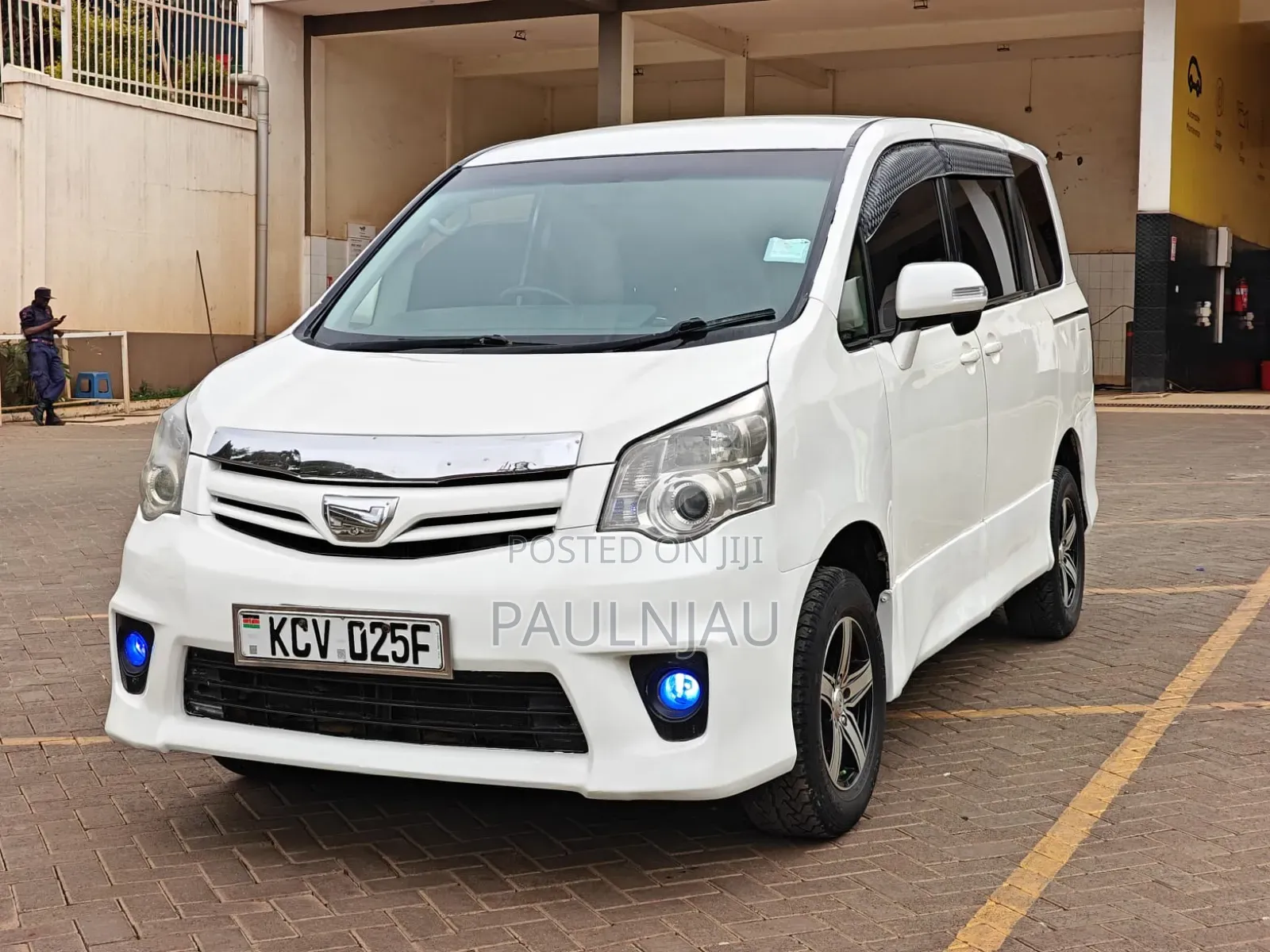 Toyota Noah 2012 White