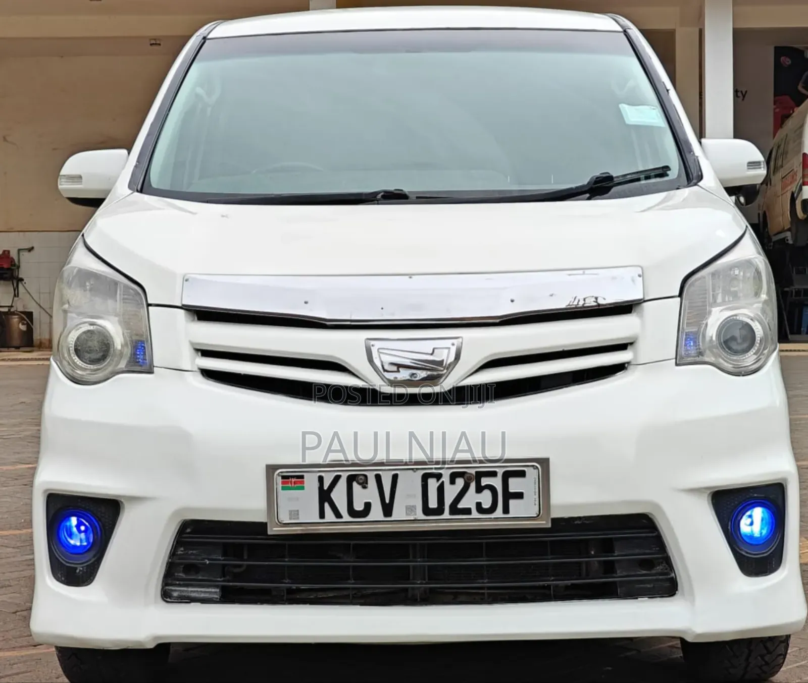 Toyota Noah 2012 White
