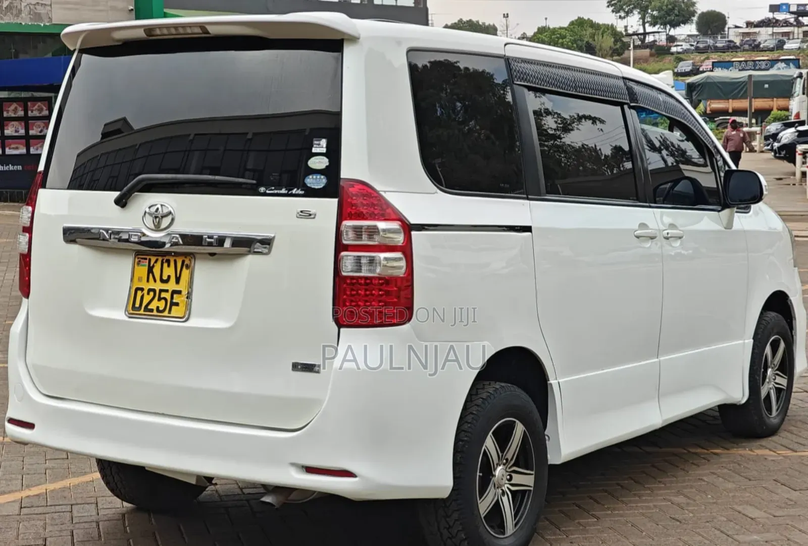 Toyota Noah 2012 White