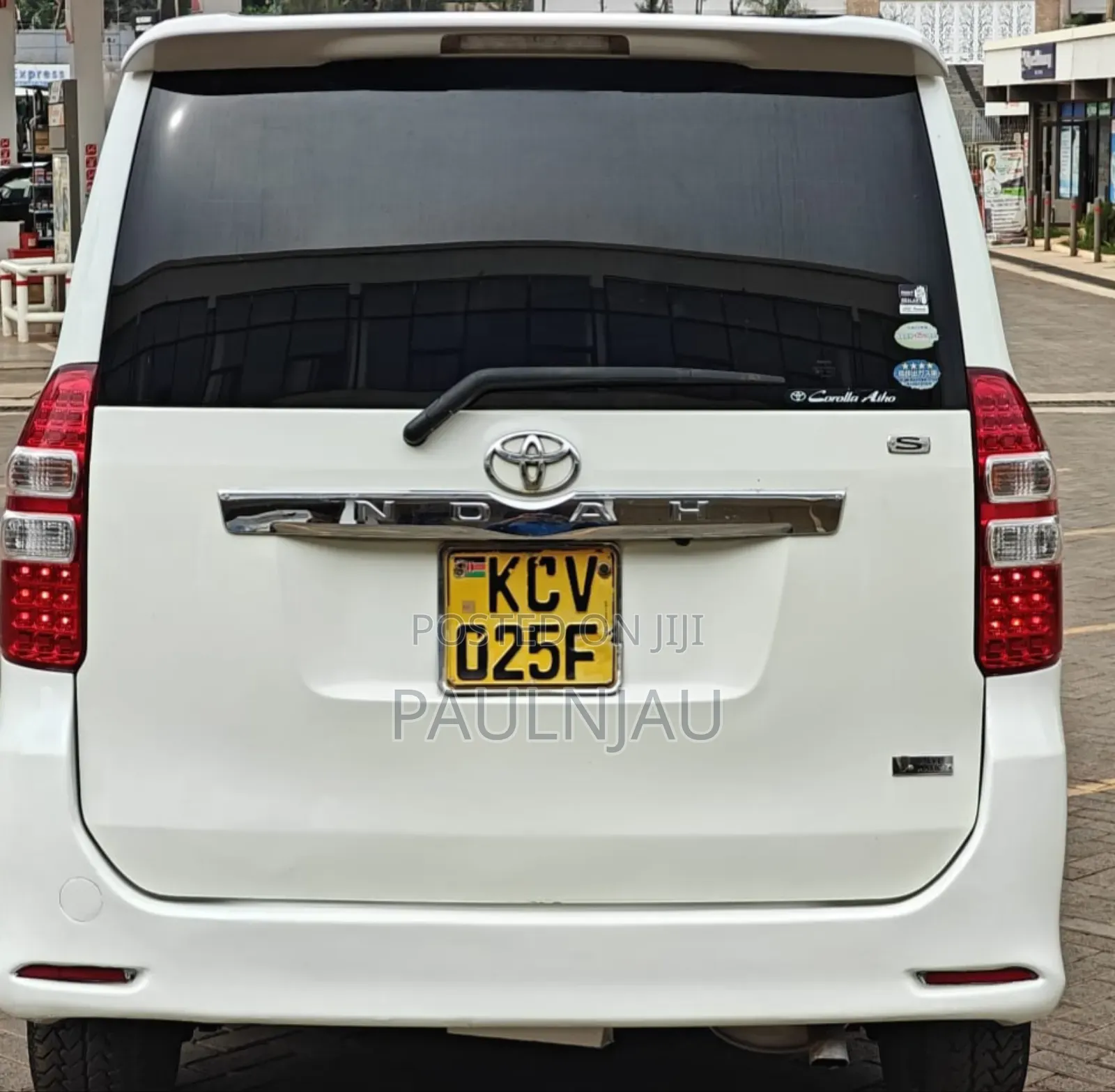Toyota Noah 2012 White