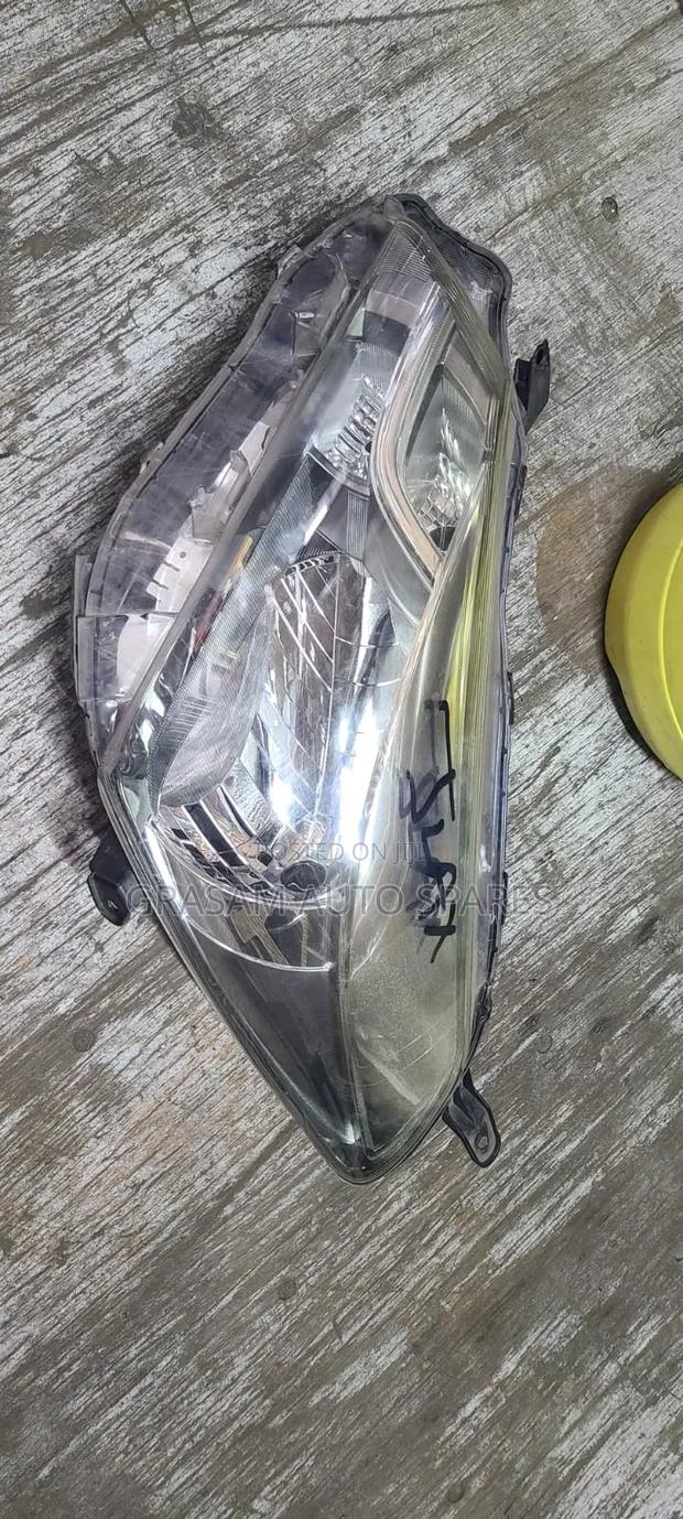 Vitz New Model Headlight - main view