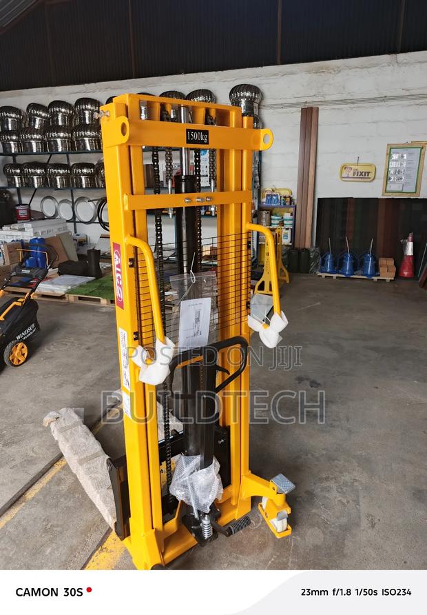 1.5 Ton Manual Hydraulic Stacker - main view