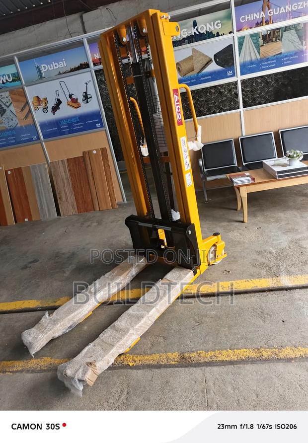 1.5 Ton Manual Hydraulic Stacker - thumbnail 2