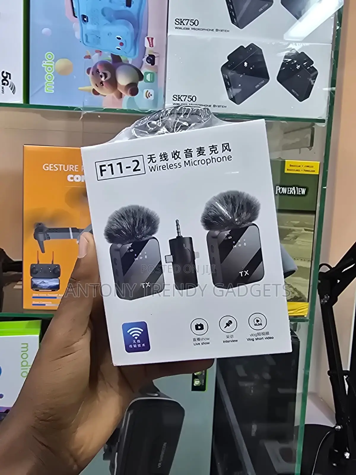 F11-2 Wireless Lavalier Mics 3-in-1 Connectivity Aux/Lighting