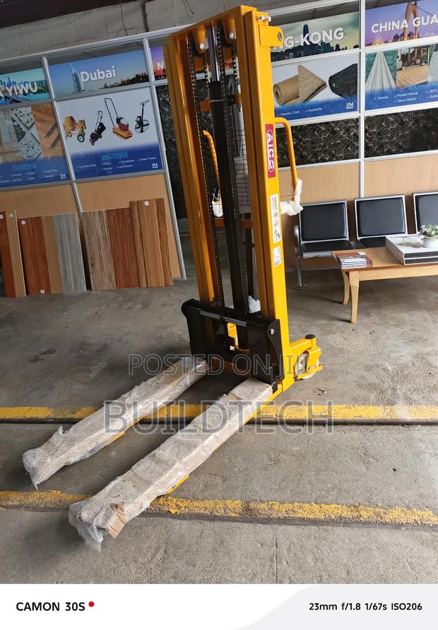 1.5 Ton Heavy Duty Hand Stacker - thumbnail 3