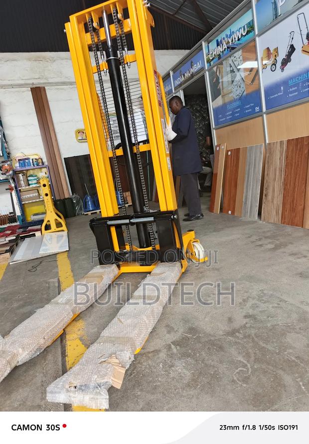 1.5 Ton Warehouse Hydraulic Stacker - thumbnail 2