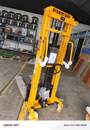1.5 Ton Industrial Manual Stacker - thumbnail 2