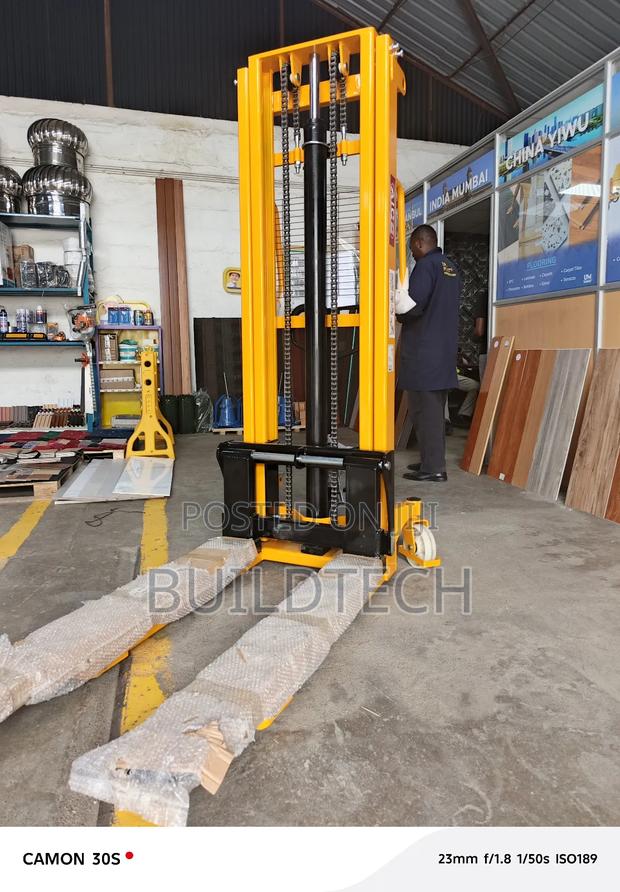 1.5 Ton Industrial Manual Stacker - thumbnail 3