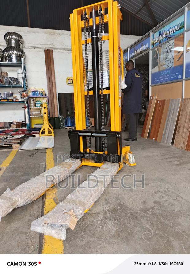 1.5 Ton Hydraulic Pallet Lifting Stacker - thumbnail 2