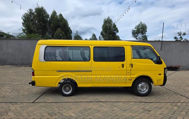 Mazda Bongo 2010 Yellow - thumbnail 8