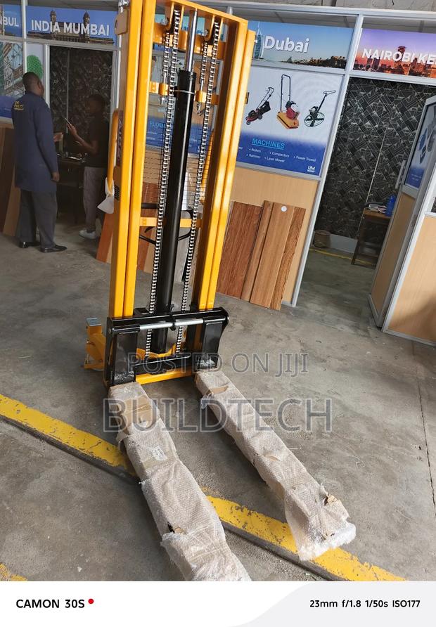 1.5 Ton Manual Pallet Stacker for Warehouse - thumbnail 2