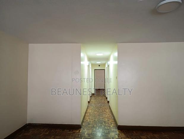 5 Bedroom Office - thumbnail 3