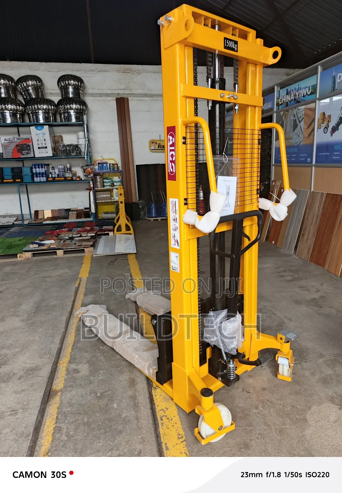 1.5 Ton High Quality Manual Stacker
