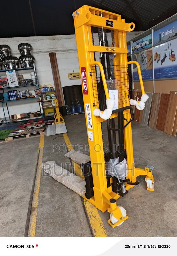 1.5 Ton Warehouse Goods Lifting Stacker - main view
